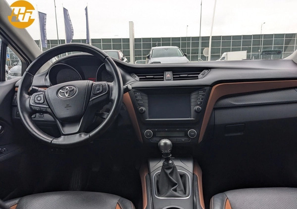 Toyota Avensis cena 49500 przebieg: 95676, rok produkcji 2015 z Przecław małe 56